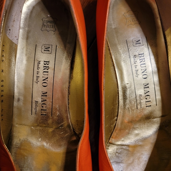 Vintage Bruno Magli Orange Low Heel Loafers with Gold Heels Sz EU 37.5/ 7 Wome - Picture 3 of 14